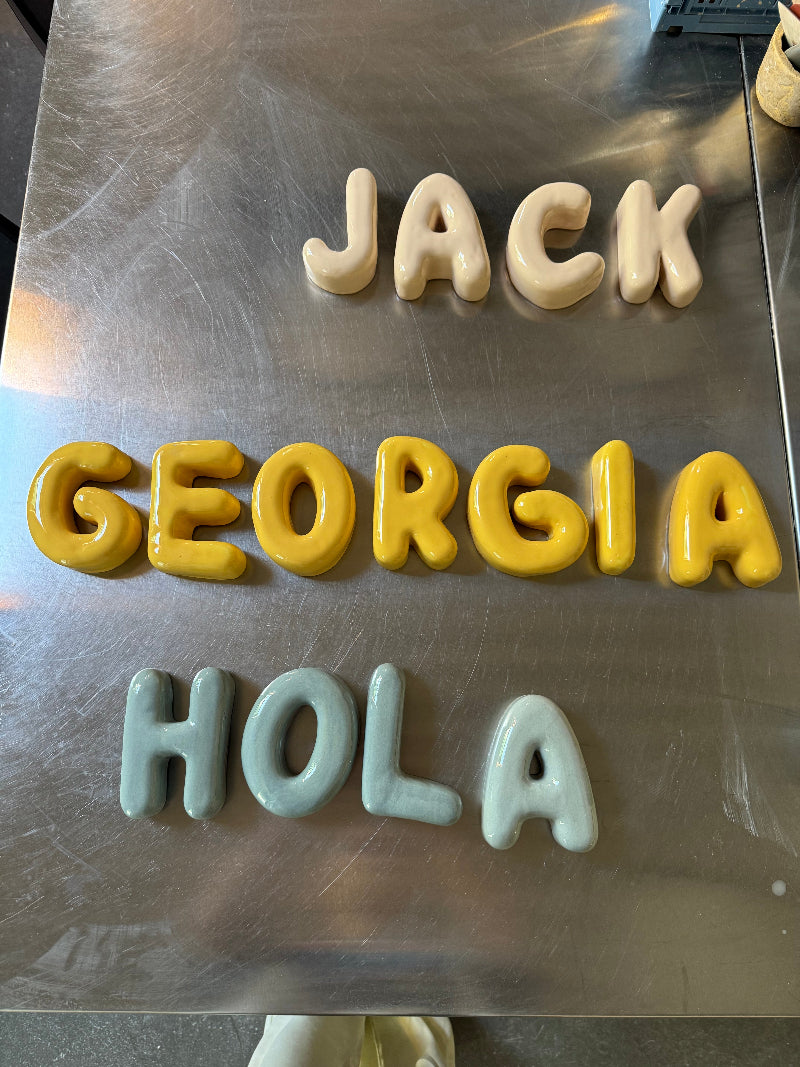 Phrase BE KIND - handcrafted ceramic decor